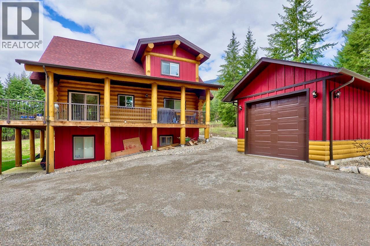 2589 Airstrip Road, Anglemont, British Columbia V0E 1M8 - Photo 1 - 10379619