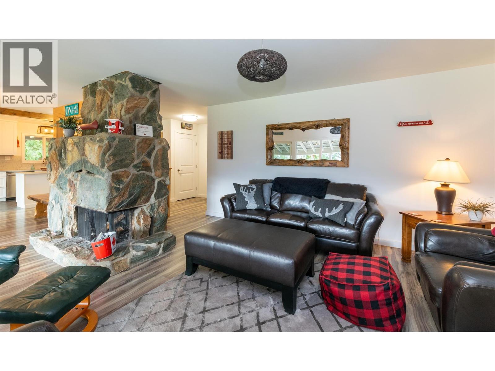 7796 Columbia Drive, Anglemont, British Columbia V0E 1M8 - Photo 11 - 10381000