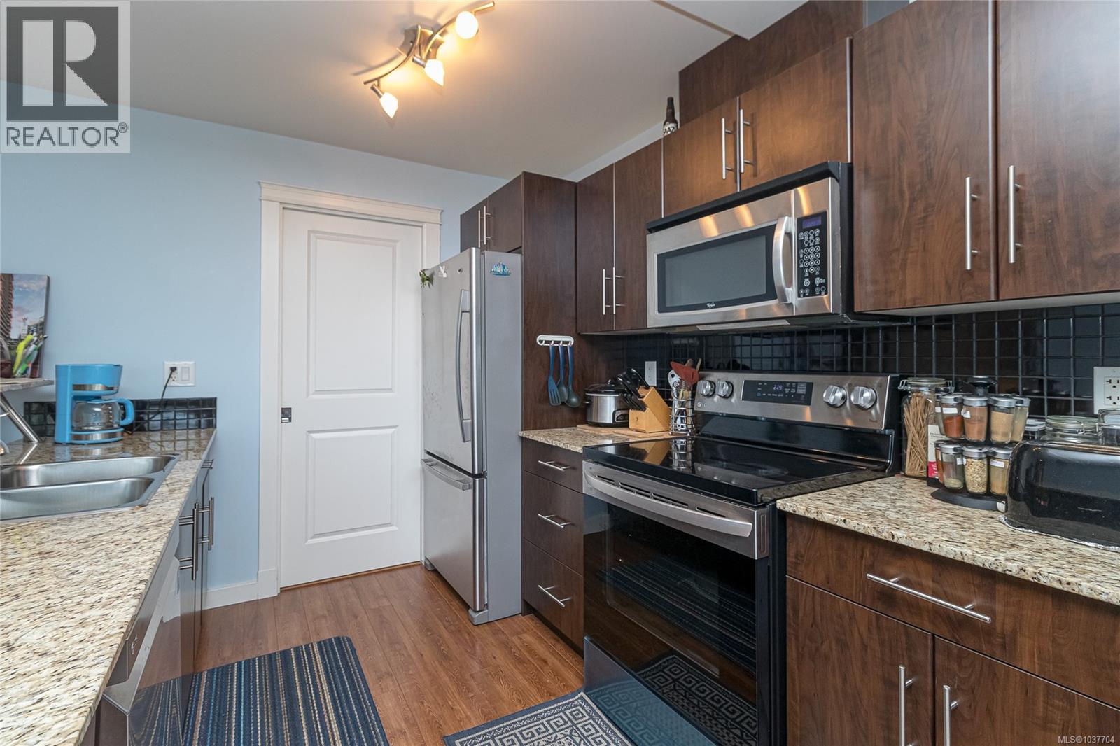 313 1405 Esquimalt Rd, Esquimalt, British Columbia  V9A 0A4 - Photo 9 - 1037704