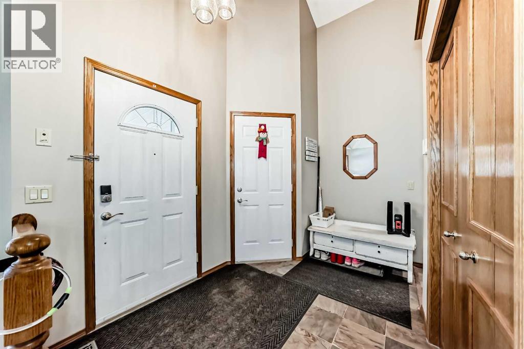 36 Shannon Road SW, Calgary, Alberta  T2Y 2z6 - Photo 4 - A2303675