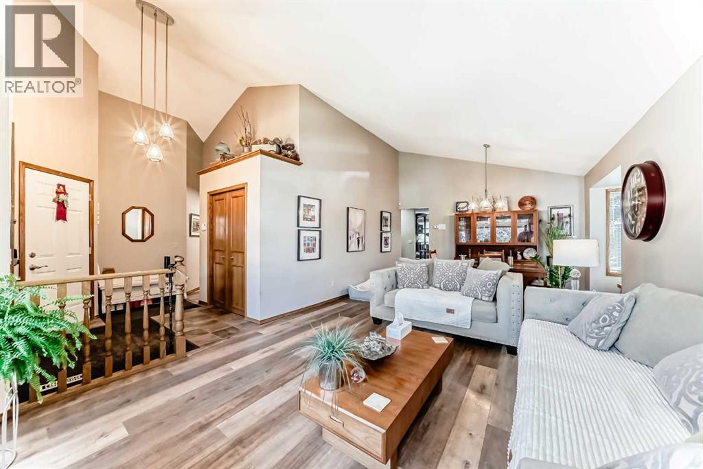 36 Shannon Road SW, Calgary, Alberta  T2Y 2z6 - Photo 7 - A2303675