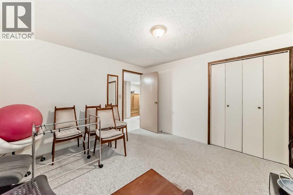 36 Shannon Road SW, Calgary, Alberta  T2Y 2z6 - Photo 35 - A2303675