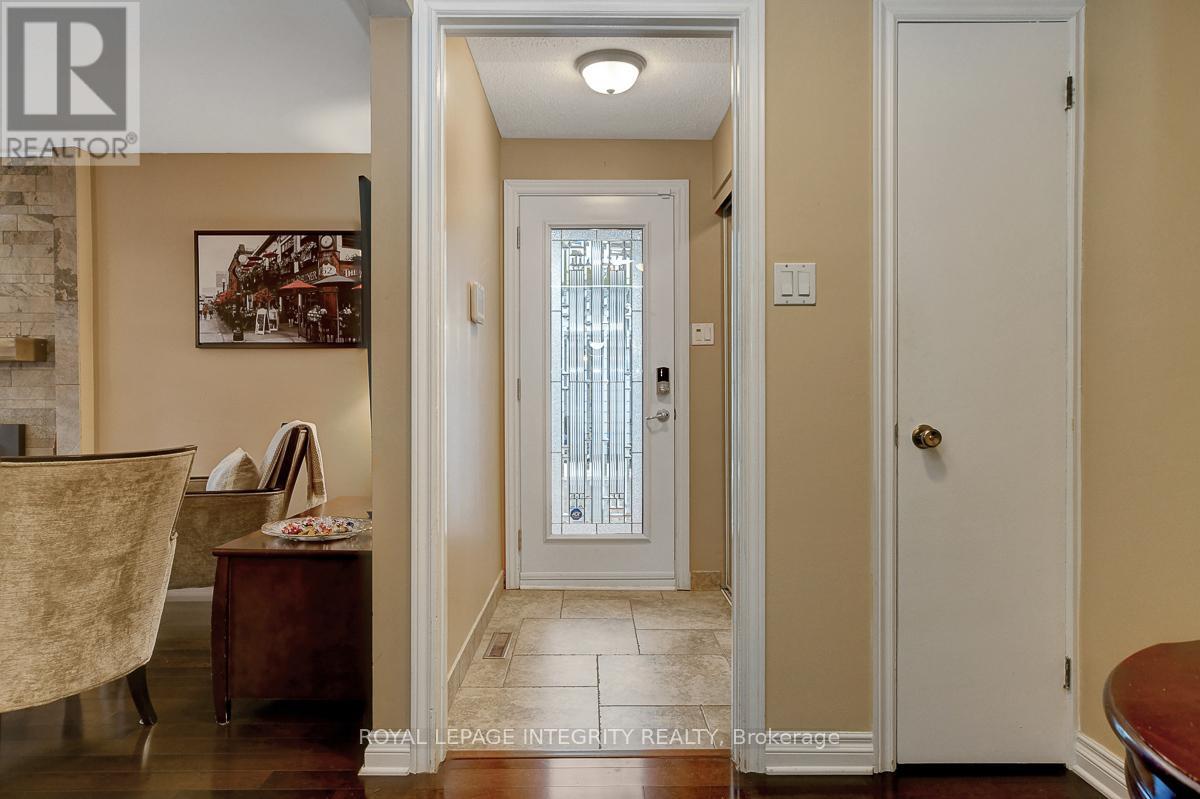 27 Birchview Road, Ottawa, Ontario  K2G 3G3 - Photo 3 - X12946450
