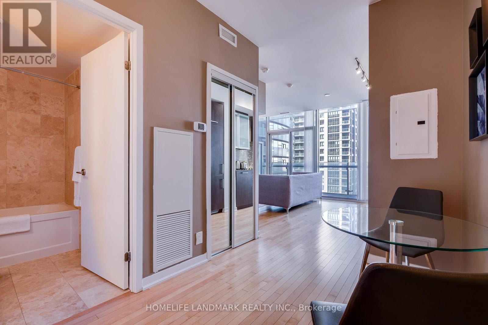 1807 - 14 York Street, Toronto, Ontario  M5J 0A6 - Photo 12 - C12692056