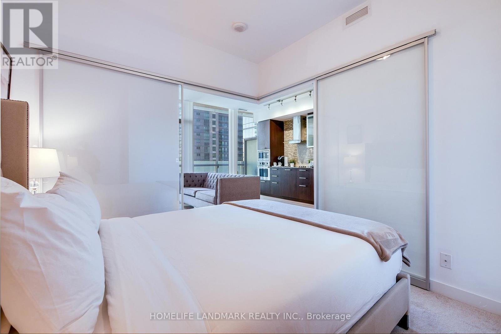 1807 - 14 York Street, Toronto, Ontario  M5J 0A6 - Photo 5 - C12692056