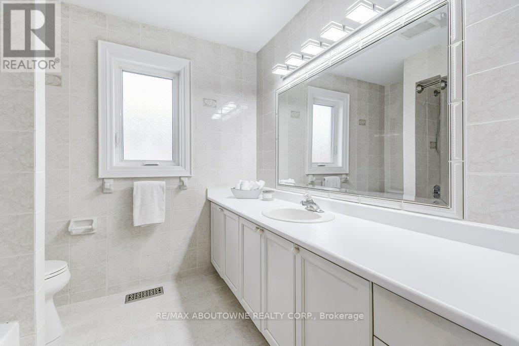 2080 Mckerlie Crescent, Burlington, Ontario  L7M 4E8 - Photo 29 - W13156578