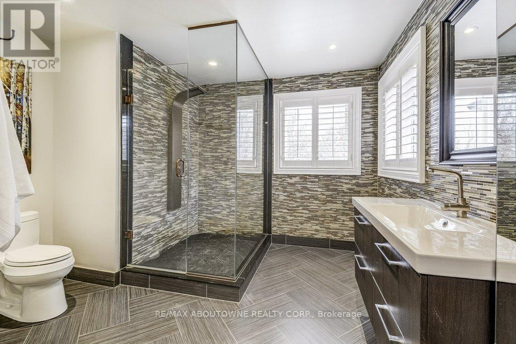 2080 Mckerlie Crescent, Burlington, Ontario  L7M 4E8 - Photo 23 - W13156578