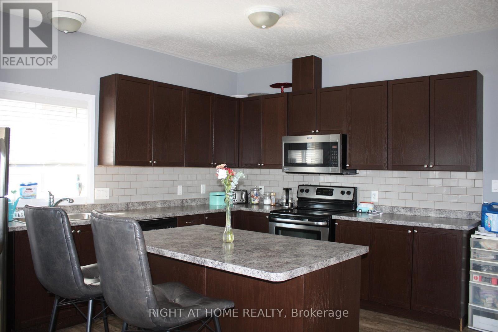 3937 Wood Avenue, Severn, Ontario  L3V 0T9 - Photo 10 - S13083986