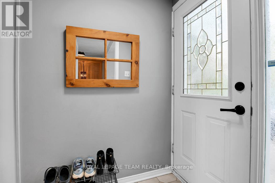 106 Chesterton Drive, Ottawa, Ontario  K2E 5T6 - Photo 4 - X13159696