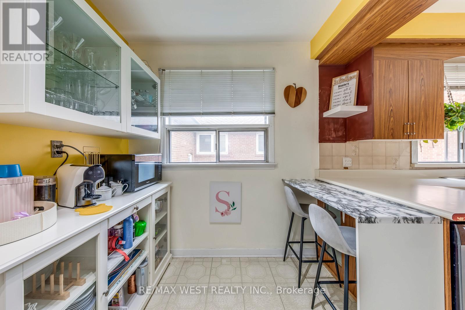 65 North Park Drive, Toronto, Ontario  M6L 1K4 - Photo 20 - W13155526