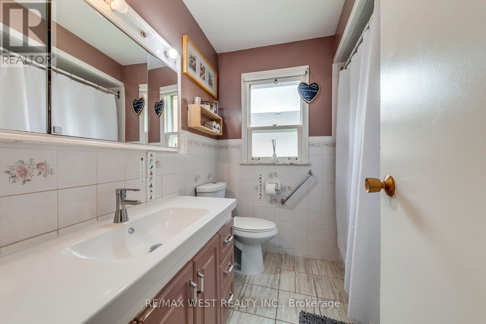 65 North Park Drive, Toronto, Ontario  M6L 1K4 - Photo 28 - W13155526