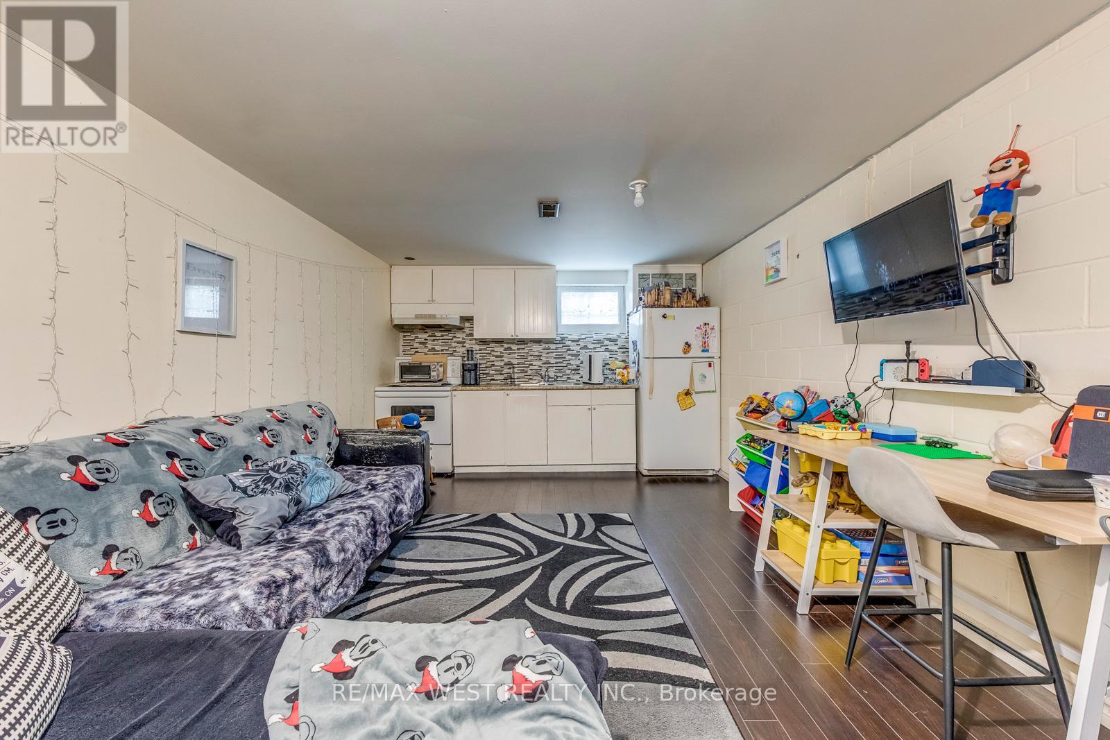 65 North Park Drive, Toronto, Ontario  M6L 1K4 - Photo 35 - W13155526