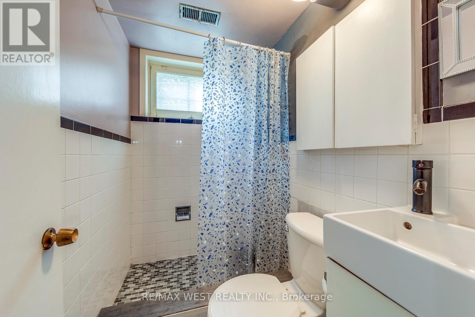 65 North Park Drive, Toronto, Ontario  M6L 1K4 - Photo 39 - W13155526