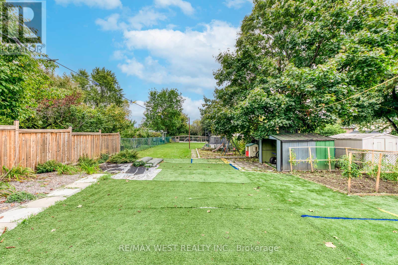 65 North Park Drive, Toronto, Ontario  M6L 1K4 - Photo 40 - W13155526