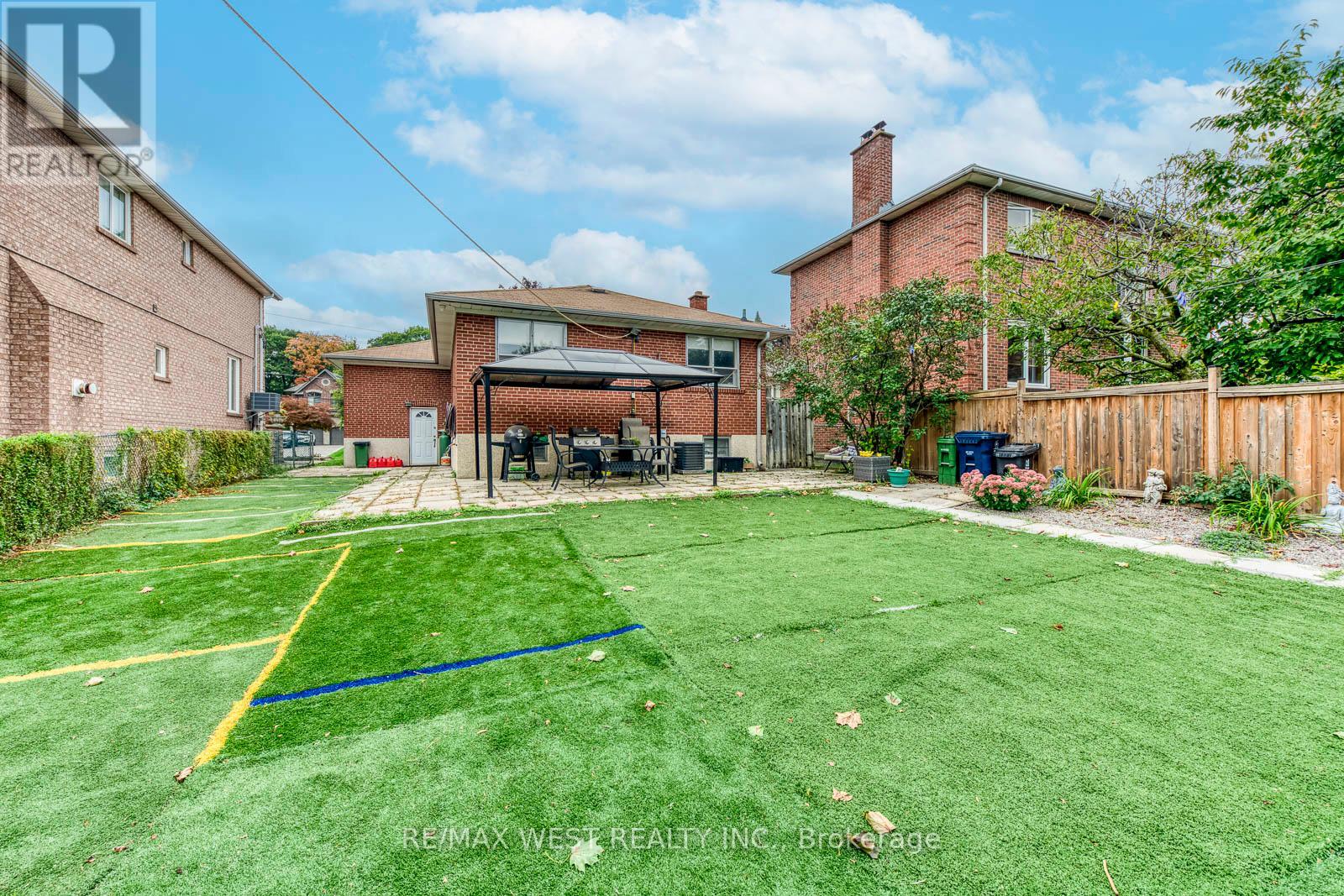 65 North Park Drive, Toronto, Ontario  M6L 1K4 - Photo 44 - W13155526
