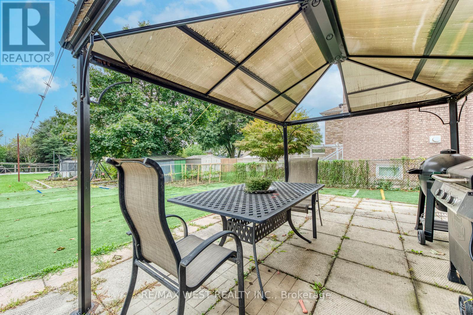 65 North Park Drive, Toronto, Ontario  M6L 1K4 - Photo 45 - W13155526