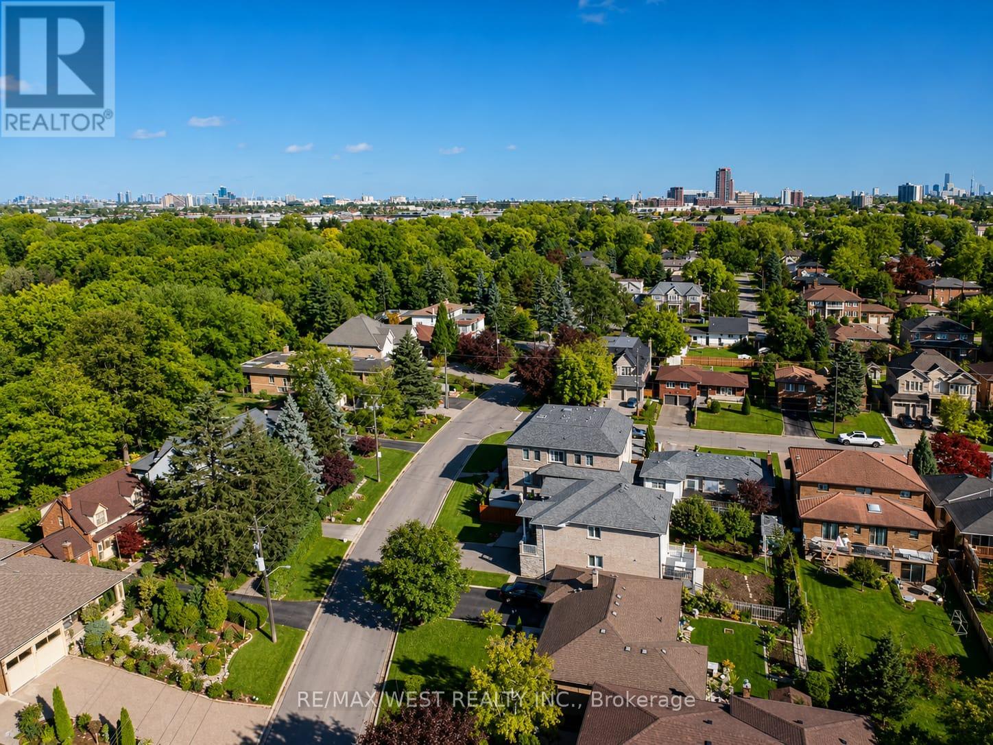 65 North Park Drive, Toronto, Ontario  M6L 1K4 - Photo 49 - W13155526
