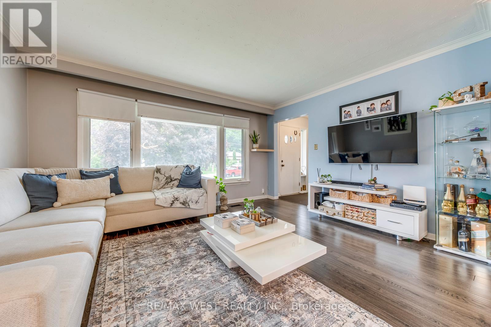 65 North Park Drive, Toronto, Ontario  M6L 1K4 - Photo 6 - W13155526