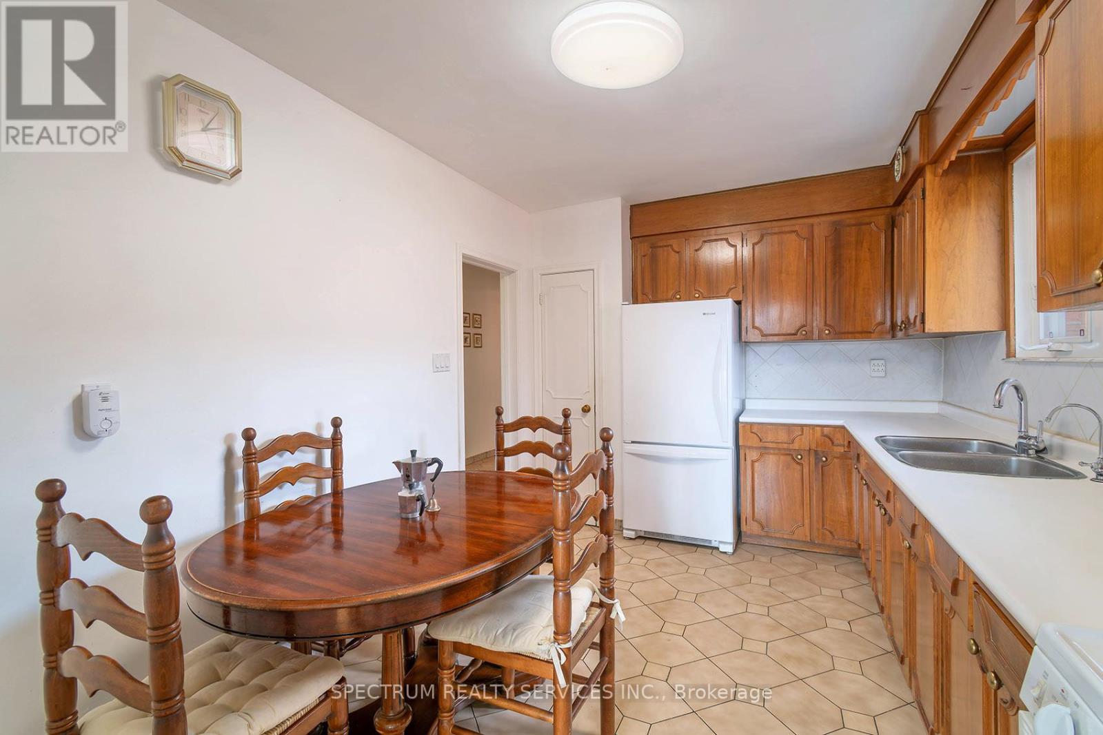 22 Barksdale Avenue, Toronto, Ontario  M3H 4S3 - Photo 15 - C13159776
