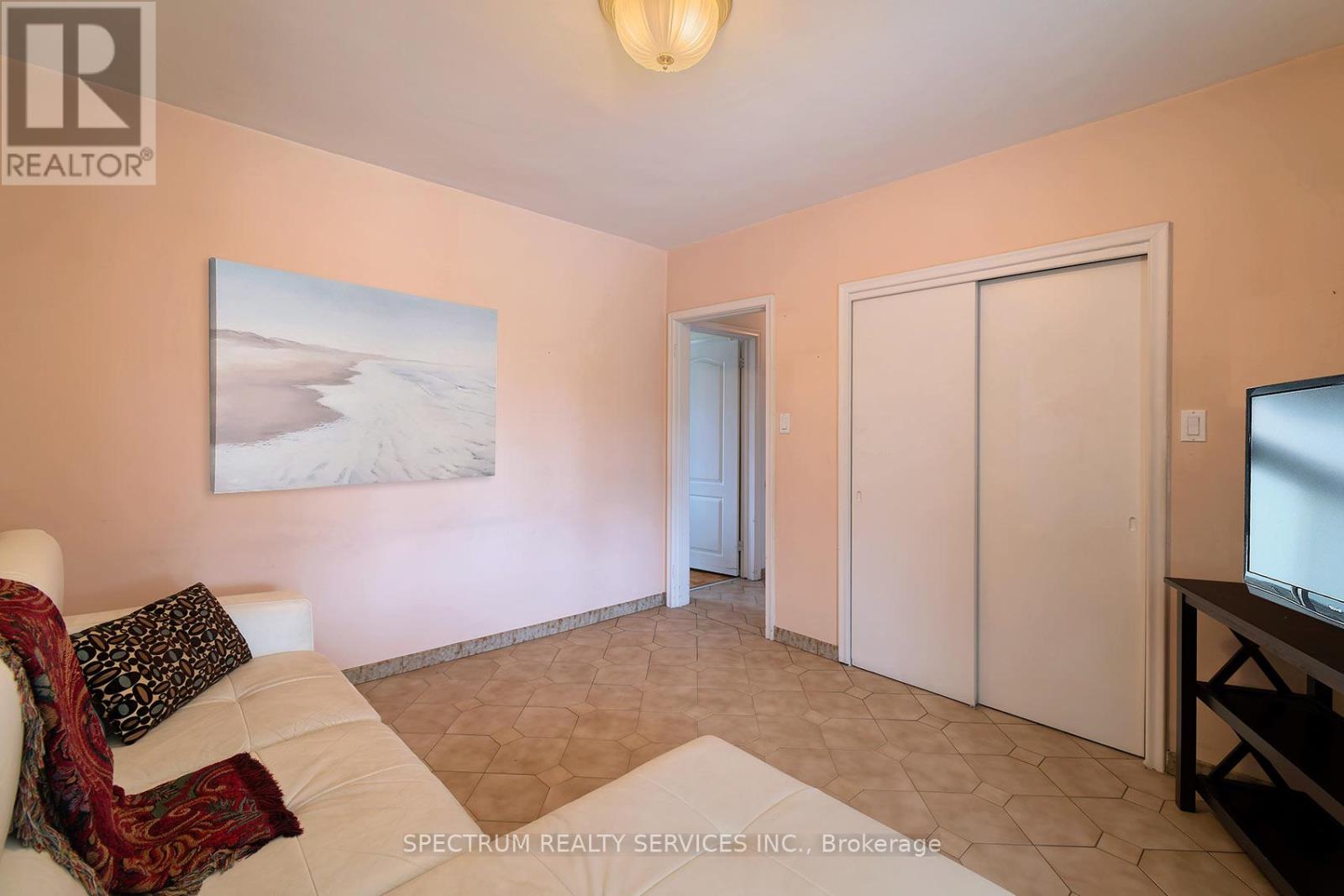 22 Barksdale Avenue, Toronto, Ontario  M3H 4S3 - Photo 24 - C13159776