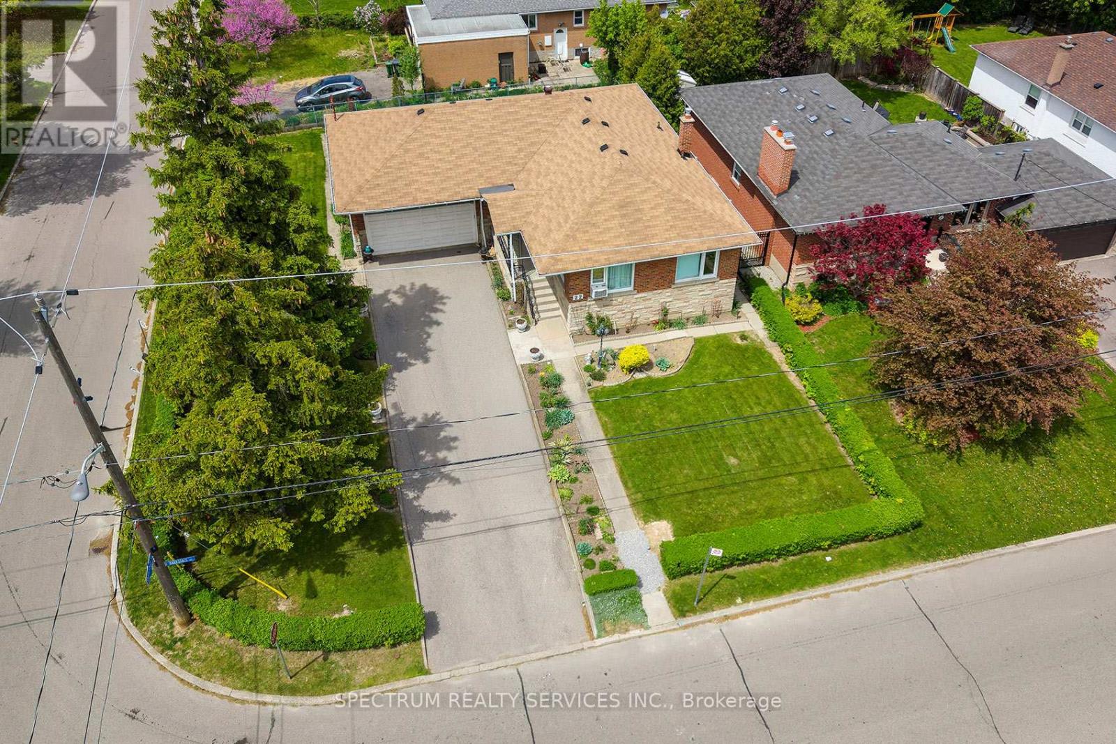 22 Barksdale Avenue, Toronto, Ontario  M3H 4S3 - Photo 4 - C13159776