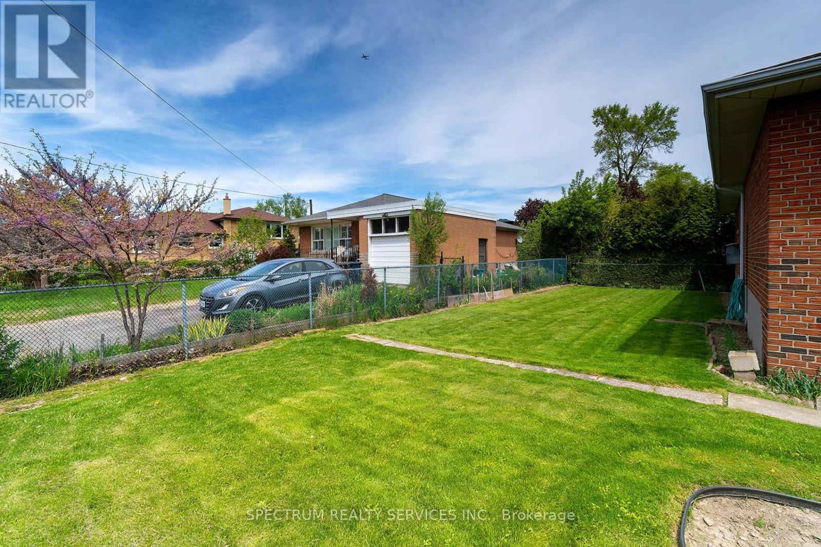 22 Barksdale Avenue, Toronto, Ontario  M3H 4S3 - Photo 44 - C13159776