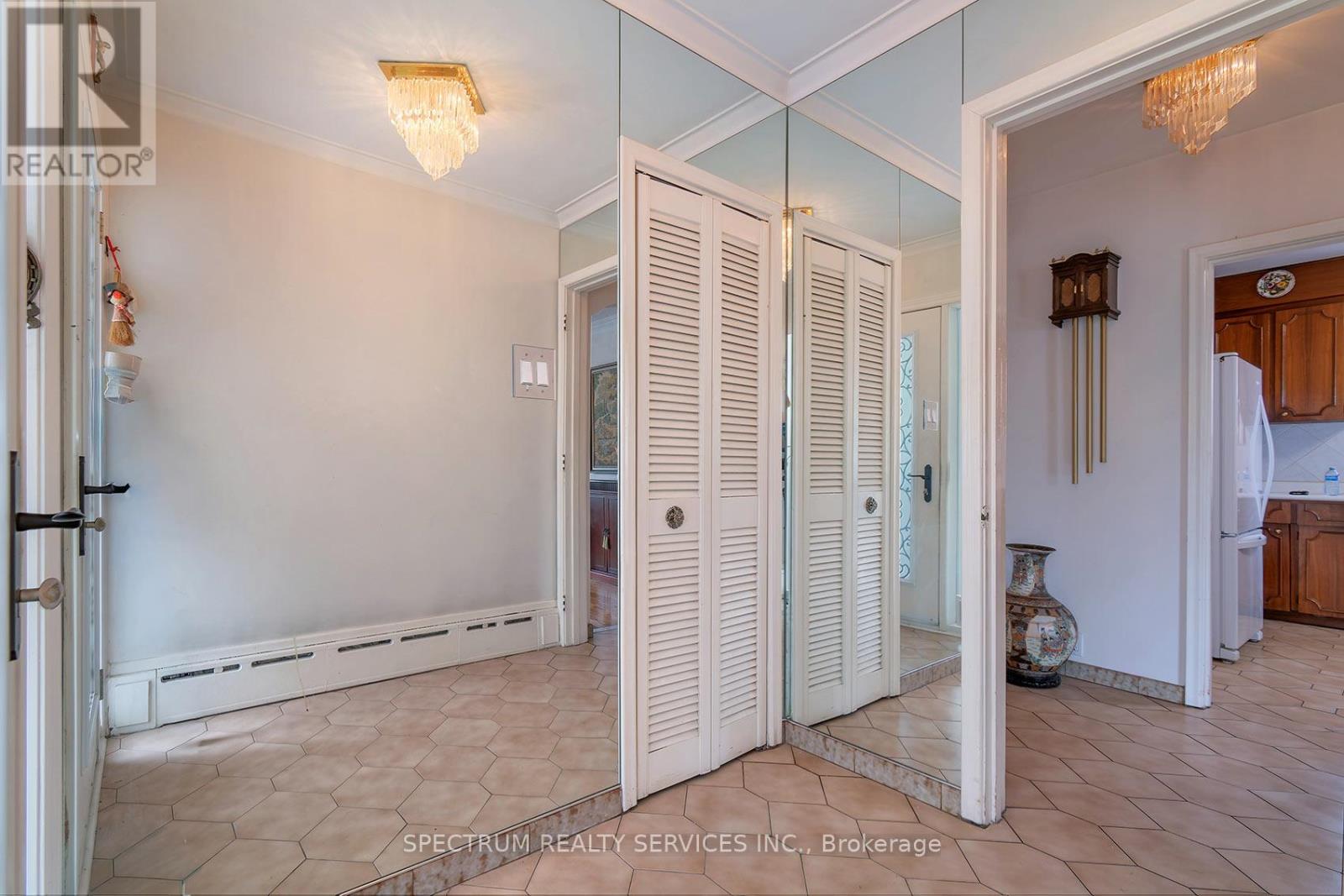 22 Barksdale Avenue, Toronto, Ontario  M3H 4S3 - Photo 9 - C13159776