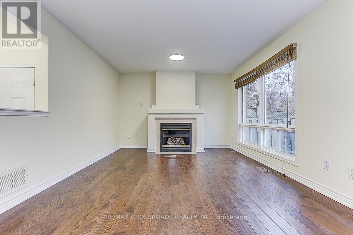 4 Lancelot Lane, Markham, Ontario  L6C 2G4 - Photo 11 - N13159688