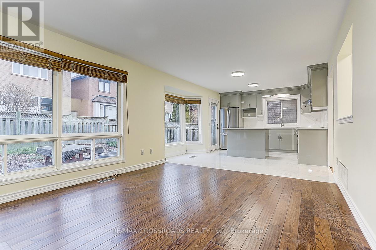 4 Lancelot Lane, Markham, Ontario  L6C 2G4 - Photo 12 - N13159688