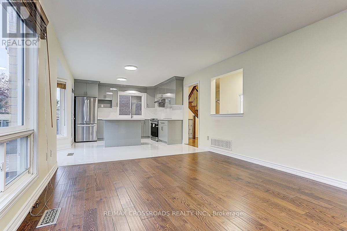 4 Lancelot Lane, Markham, Ontario  L6C 2G4 - Photo 13 - N13159688