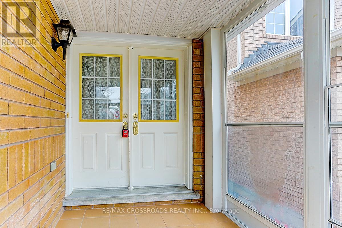 4 Lancelot Lane, Markham, Ontario  L6C 2G4 - Photo 2 - N13159688