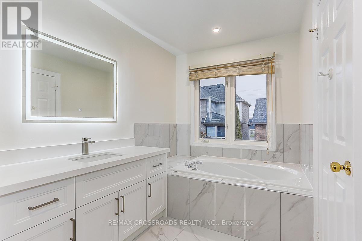 4 Lancelot Lane, Markham, Ontario  L6C 2G4 - Photo 25 - N13159688