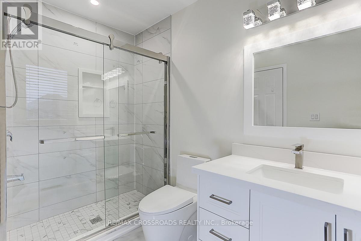 4 Lancelot Lane, Markham, Ontario  L6C 2G4 - Photo 33 - N13159688