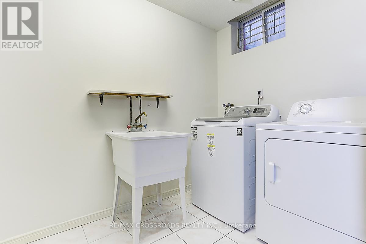 4 Lancelot Lane, Markham, Ontario  L6C 2G4 - Photo 38 - N13159688