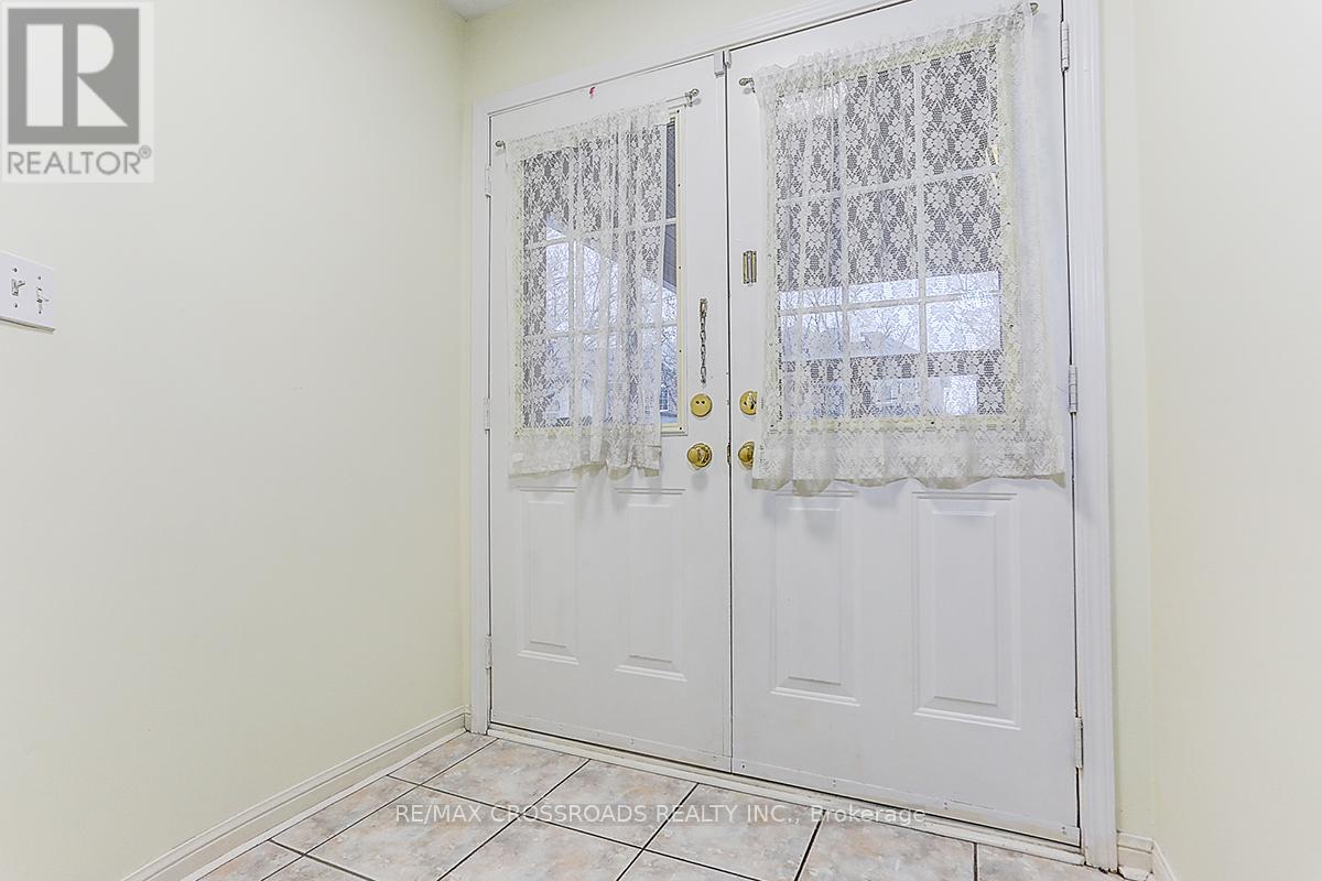 4 Lancelot Lane, Markham, Ontario  L6C 2G4 - Photo 4 - N13159688