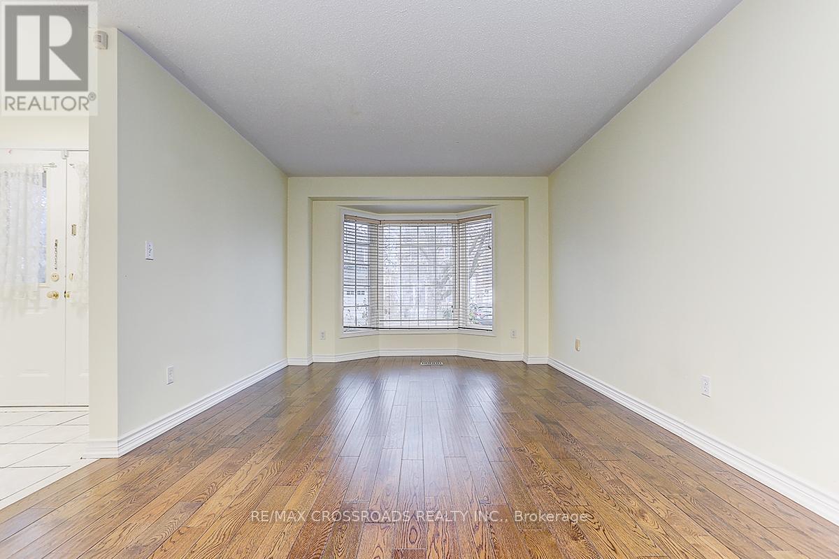 4 Lancelot Lane, Markham, Ontario  L6C 2G4 - Photo 5 - N13159688