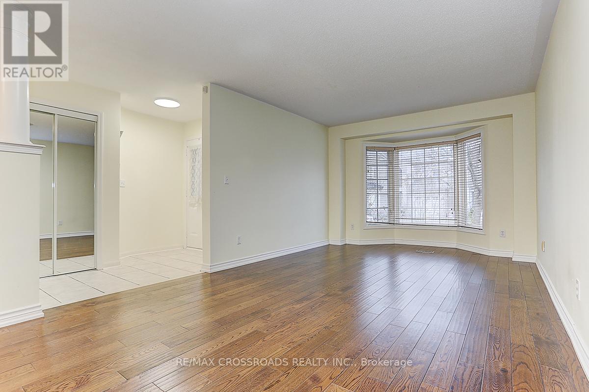 4 Lancelot Lane, Markham, Ontario  L6C 2G4 - Photo 6 - N13159688