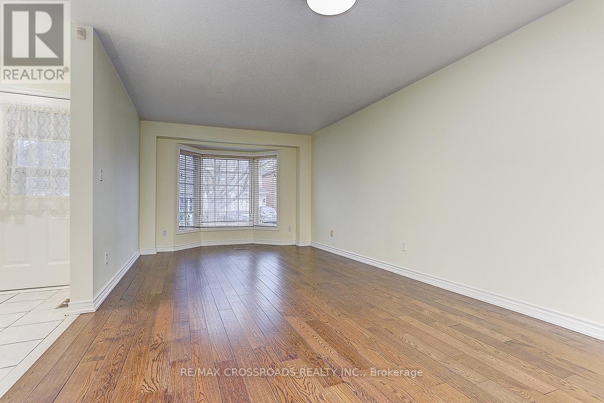 4 Lancelot Lane, Markham, Ontario  L6C 2G4 - Photo 7 - N13159688