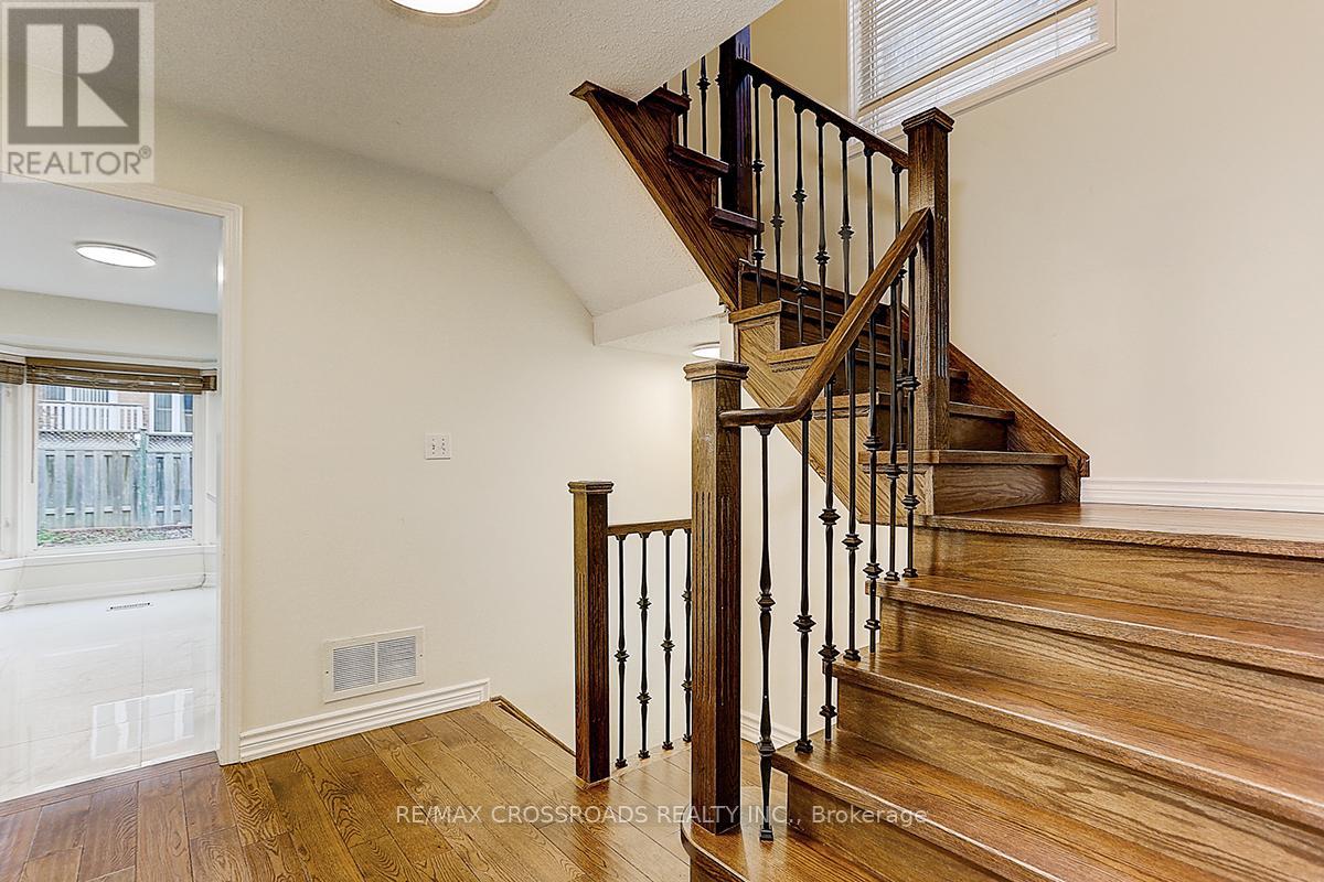 4 Lancelot Lane, Markham, Ontario  L6C 2G4 - Photo 9 - N13159688