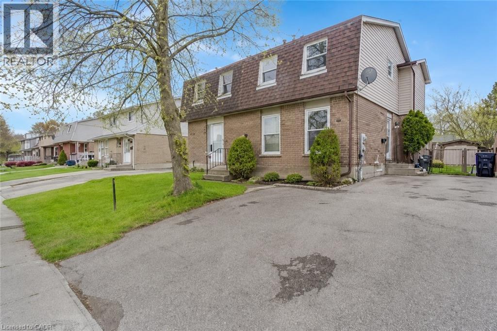 33 MEADOW WOODS Crescent, Kitchener, Ontario