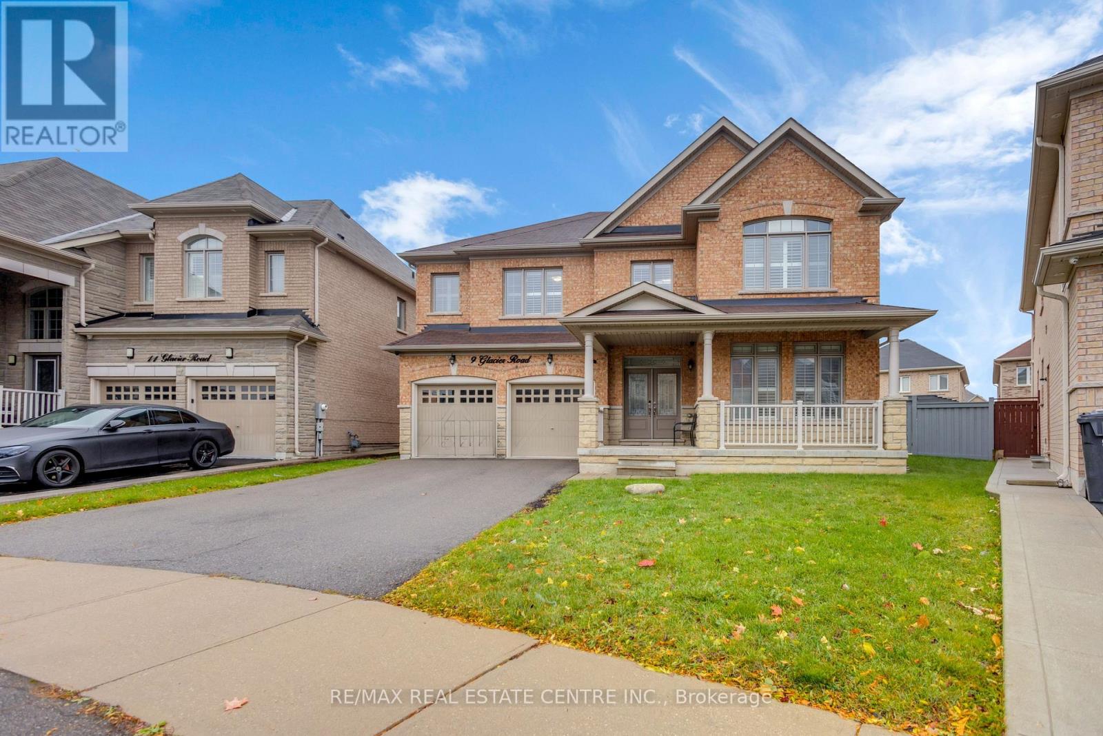 9 Glacier Road, Brampton, Ontario  L6X 5N1 - Photo 2 - W13159660