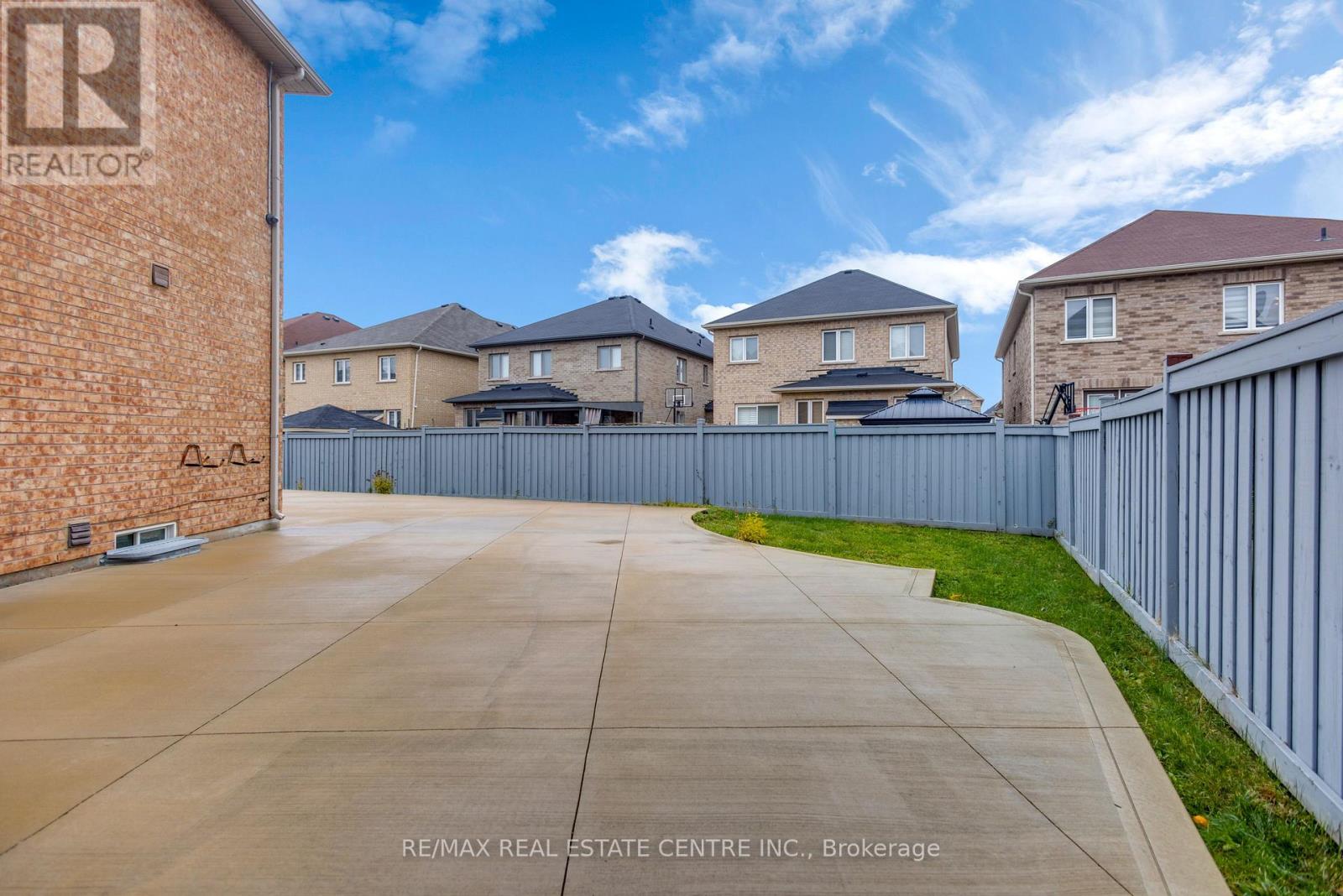 9 Glacier Road, Brampton, Ontario  L6X 5N1 - Photo 5 - W13159660