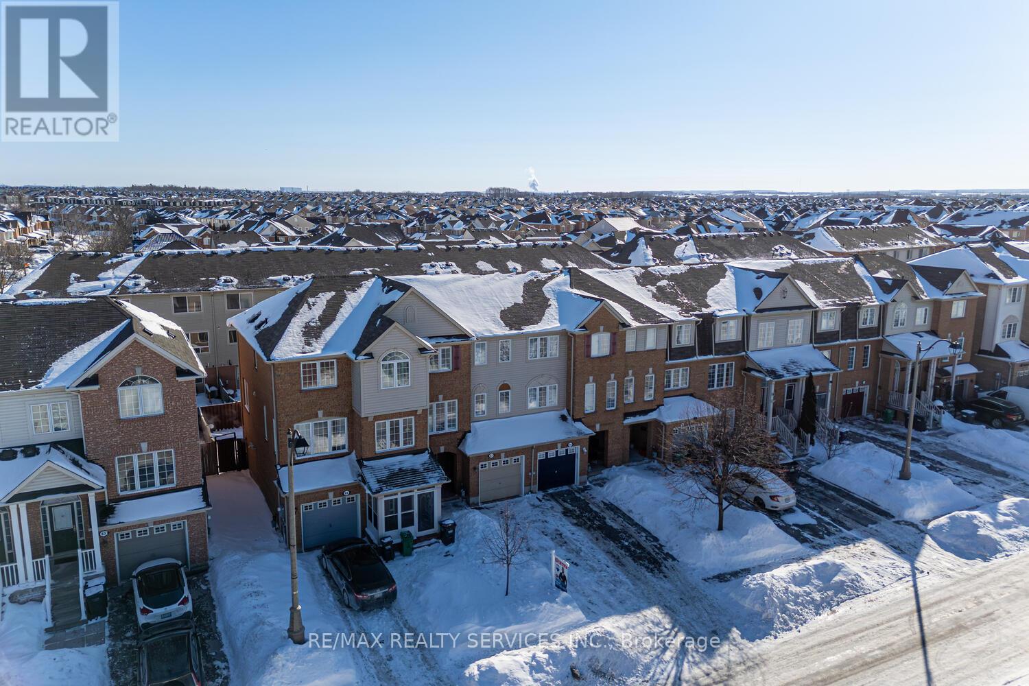 67 Decker Hollow Circle, Brampton, Ontario  L6X 0L5 - Photo 3 - W13159666