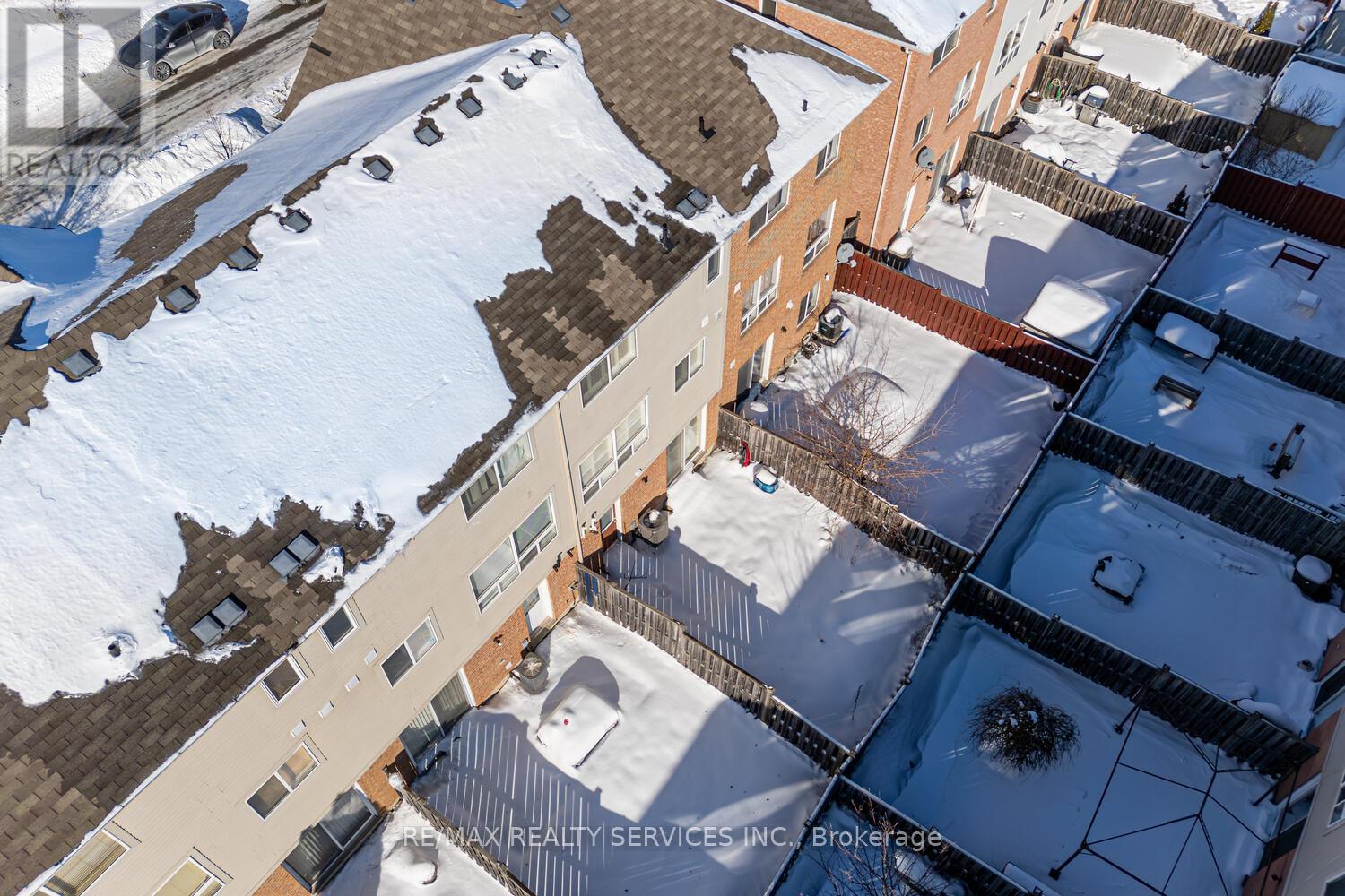 67 Decker Hollow Circle, Brampton, Ontario  L6X 0L5 - Photo 6 - W13159666