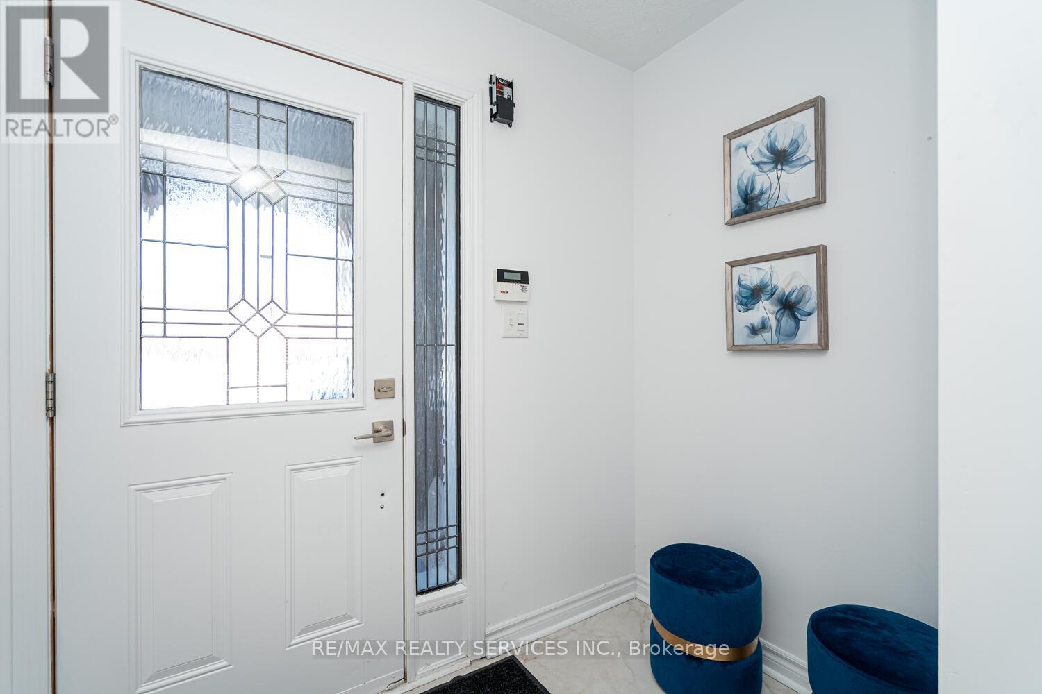 67 Decker Hollow Circle, Brampton, Ontario  L6X 0L5 - Photo 9 - W13159666