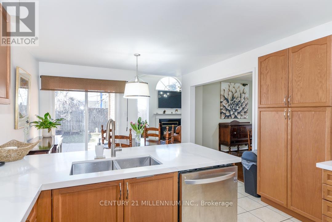42 Sweet Clover Crescent, Brampton, Ontario  L6R 2Z9 - Photo 14 - W13159668