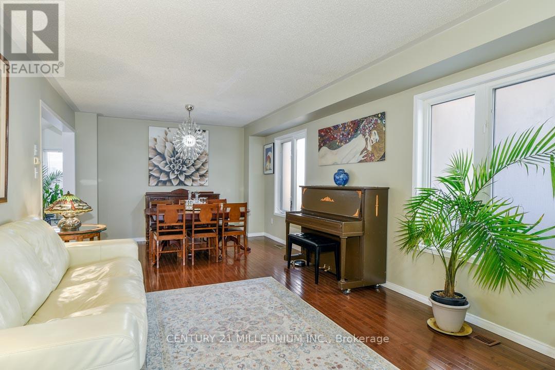 42 Sweet Clover Crescent, Brampton, Ontario  L6R 2Z9 - Photo 9 - W13159668
