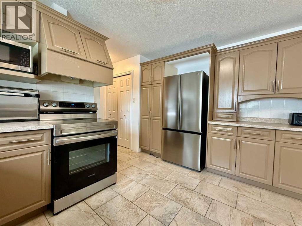 402 3 Street, Wainwright, Alberta  T9W 1A1 - Photo 10 - A2313726