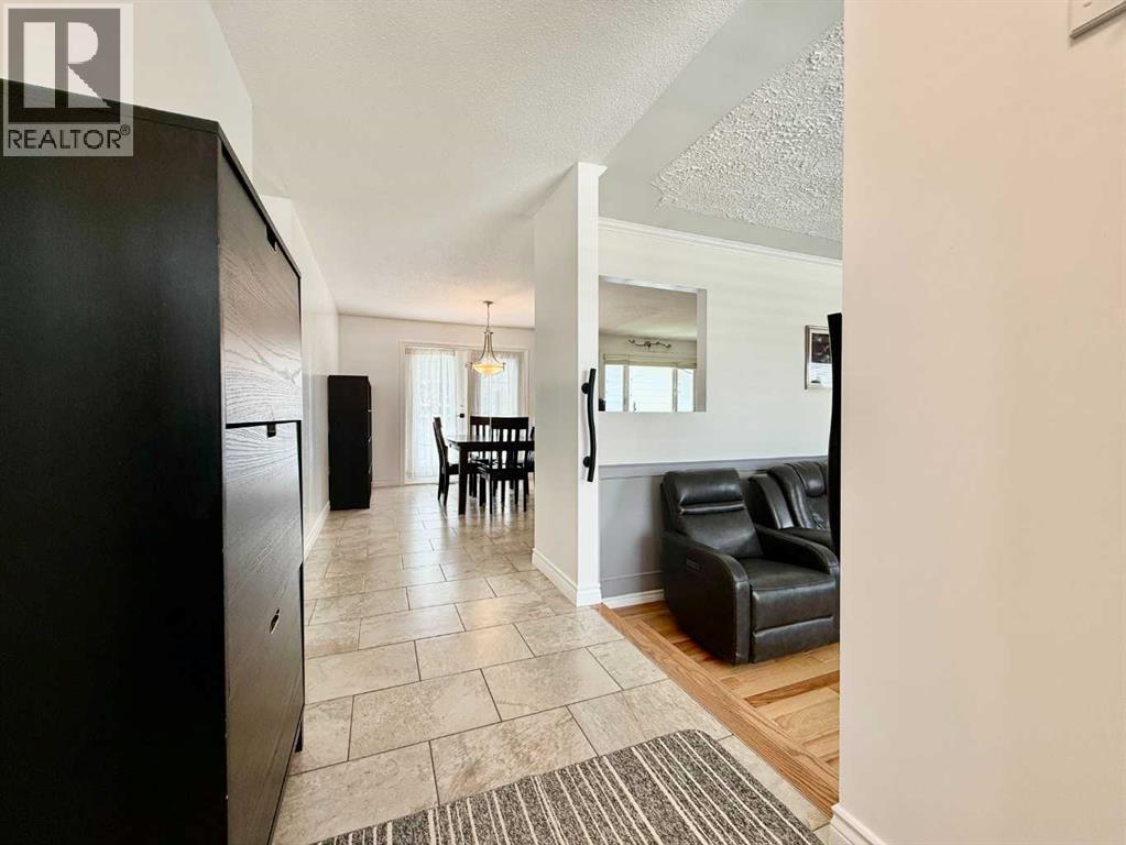 402 3 Street, Wainwright, Alberta  T9W 1A1 - Photo 2 - A2313726