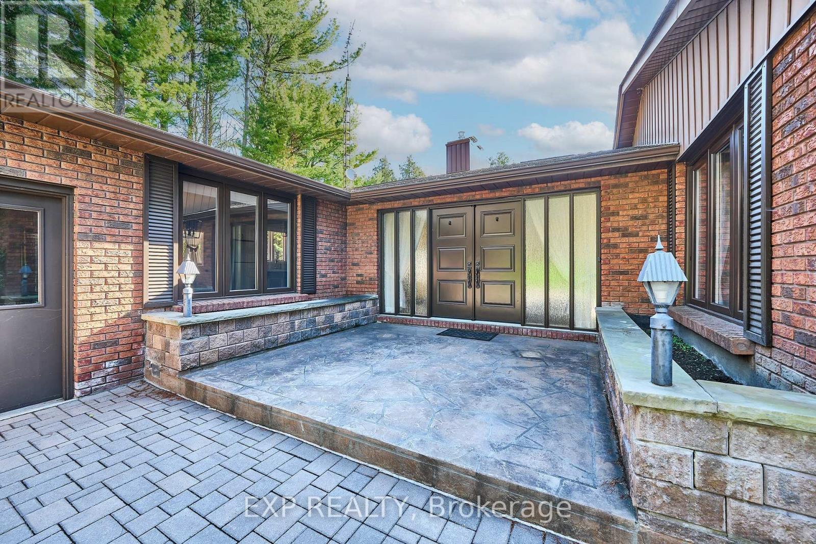 7985 Cedarbrook Trail, Whitby, Ontario  L1M 1L9 - Photo 5 - E13153656